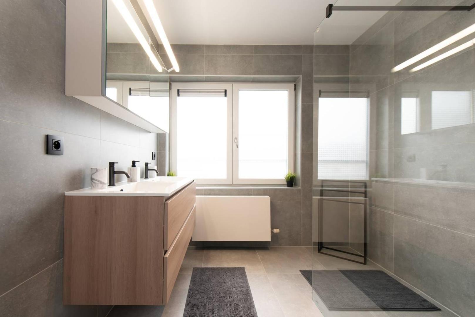 Luxueus, Ruim Appartement Op 350M Van Het Strand オステンド エクステリア 写真